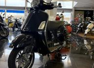VESPA GTS 300 HPE SUPER NOIR NEUF EN DESTOCKAGE